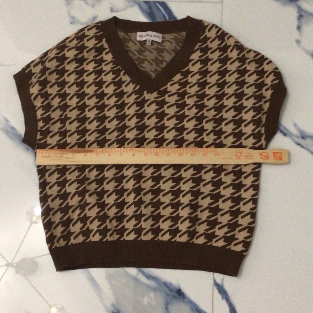 V-Neck Houndstooth Knit Top